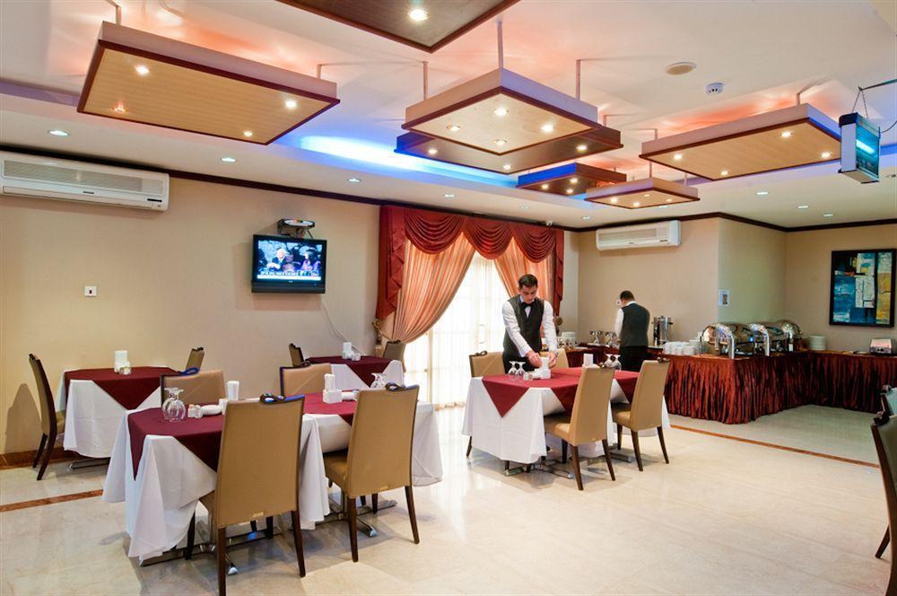 La Villa Palace Hotel Doha Restaurant photo