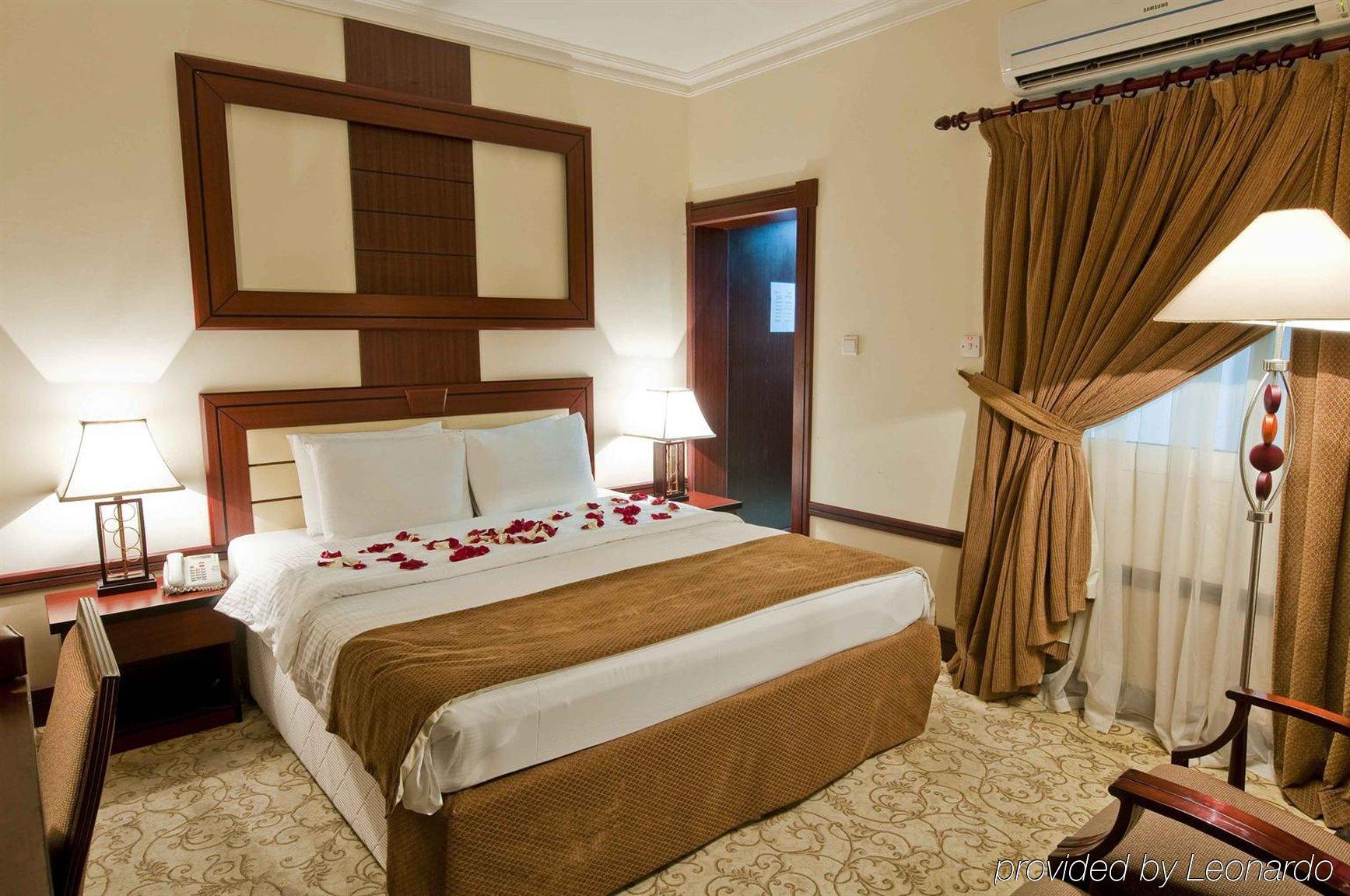 La Villa Palace Hotel Doha Room photo